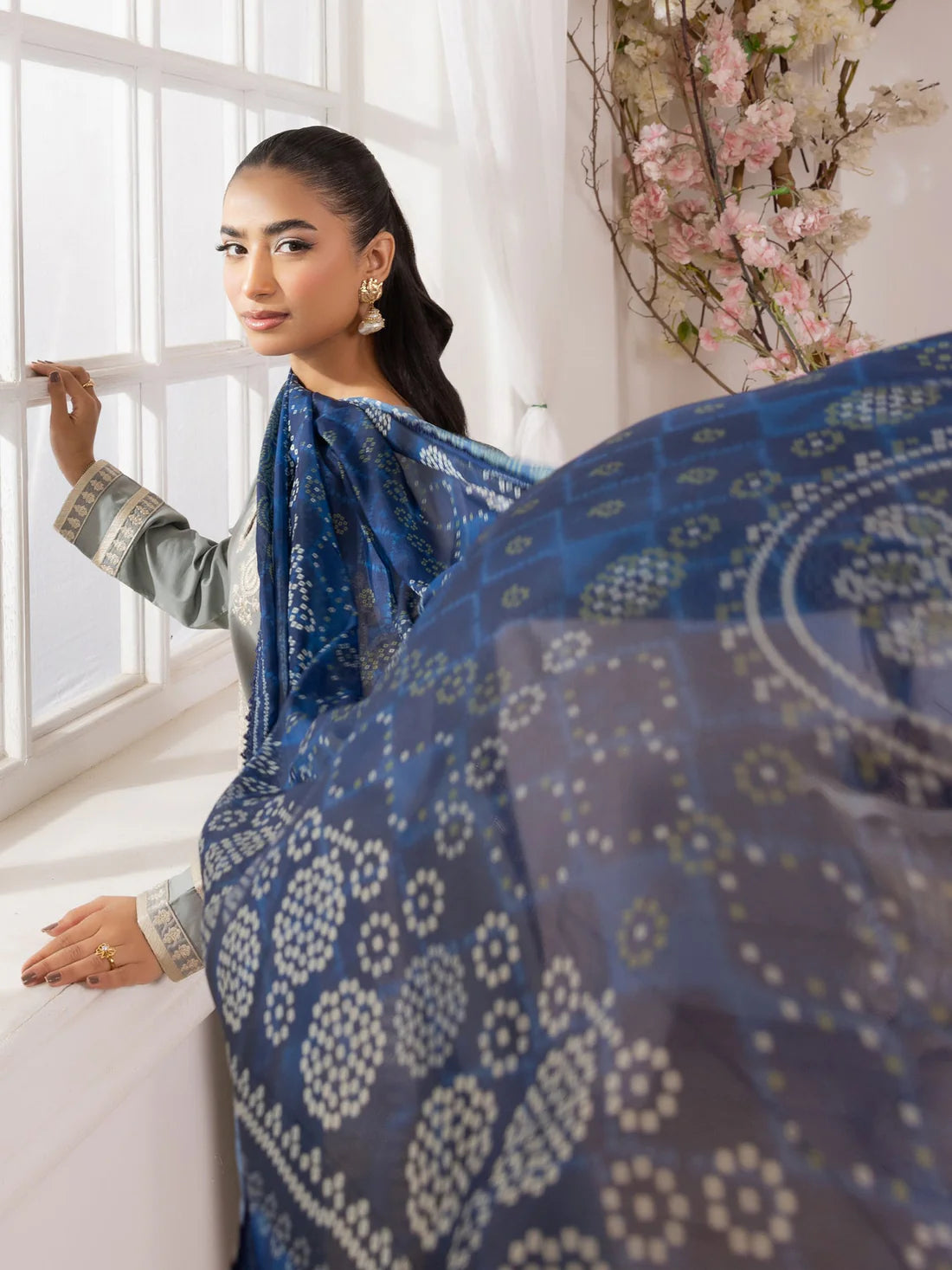 MOHAGNI-3PC LAWN EMBROIDERED SUIT-KUN-3741