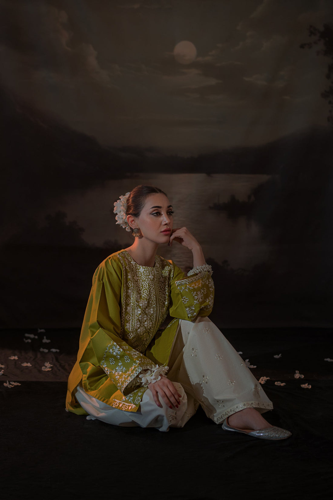 URGE-2PC LAWN EMBROIDERED SUIT KUN-113