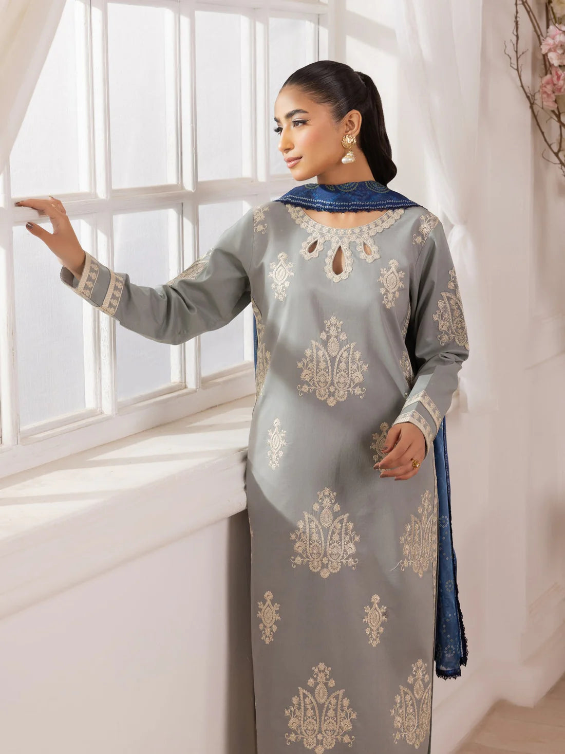MOHAGNI-3PC LAWN EMBROIDERED SUIT-KUN-3741