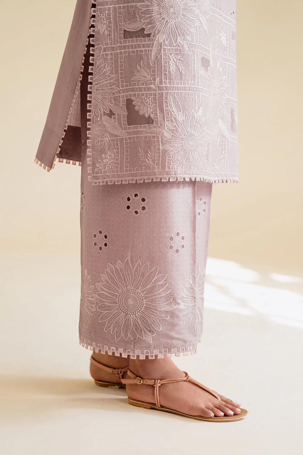 IZNIK-3PC Lawn Embroidered SUIT-KUN-3779