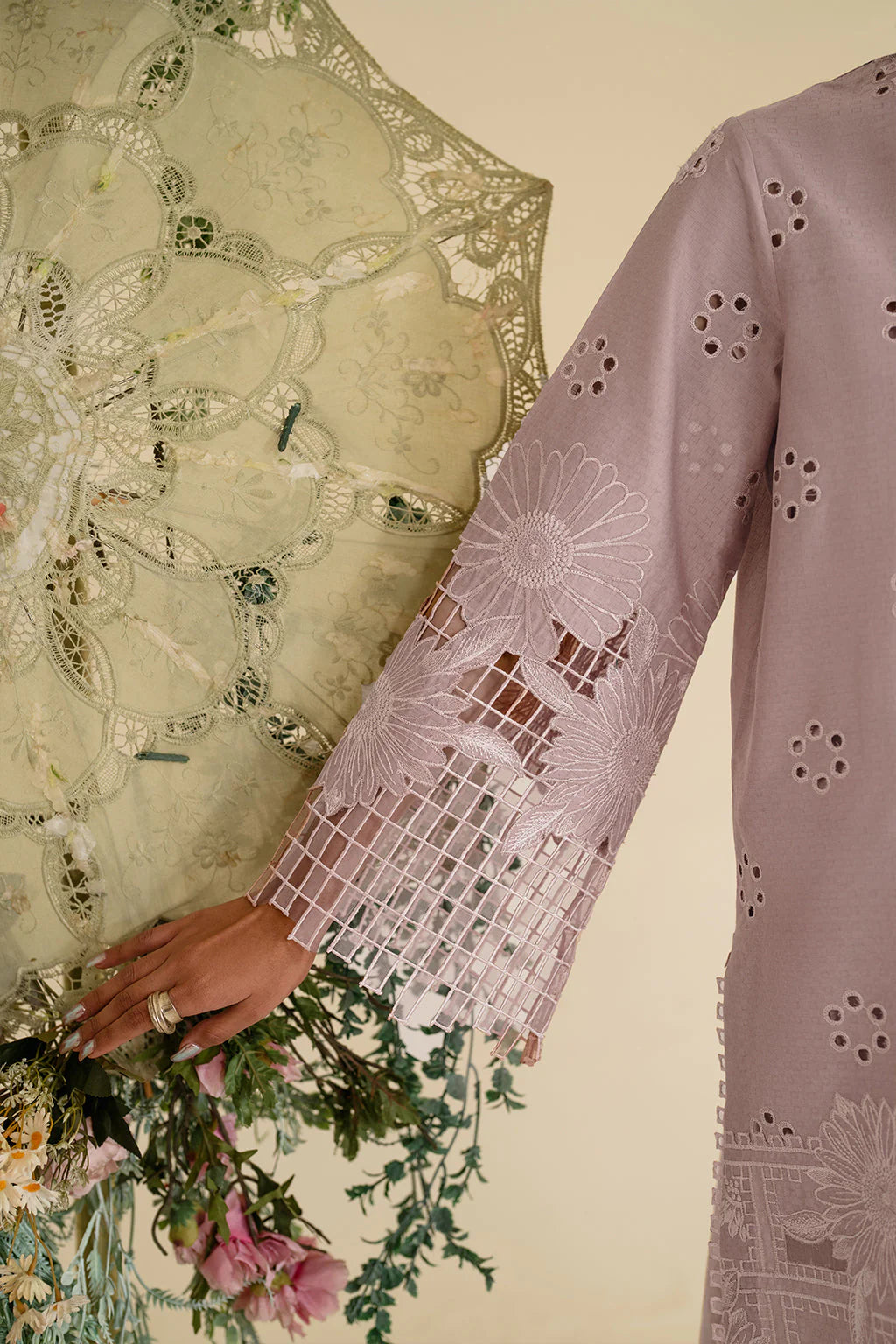 IZNIK-3PC Lawn Embroidered SUIT-KUN-3779