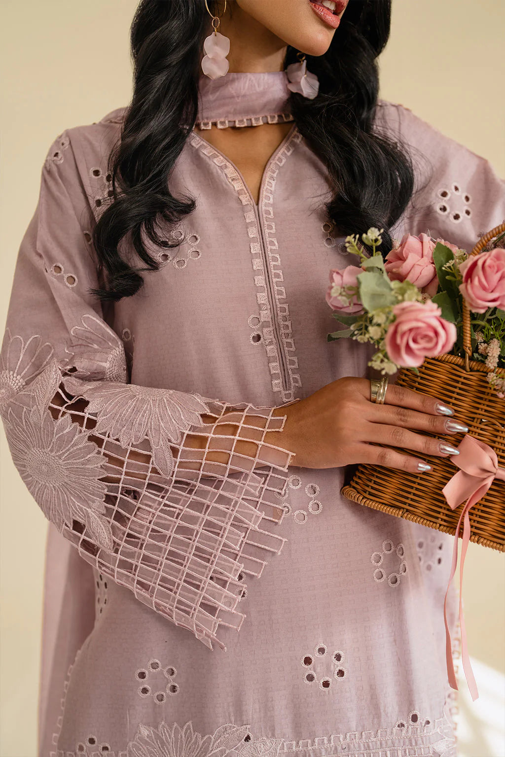 IZNIK-3PC Lawn Embroidered SUIT-KUN-3779