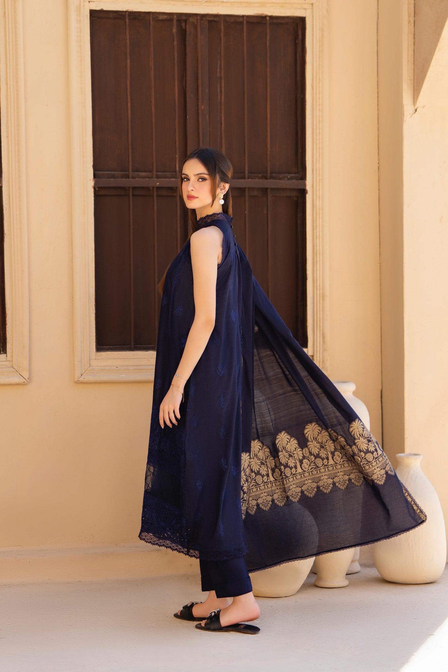 MIRAKHI-3PC LAWN CHIKENKARI EMBROIDERED SHIRT WITH LAWN JAQUARD PRINT DUPATTA -KUN-2004-N