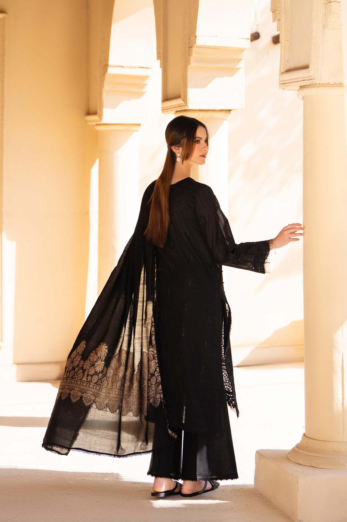 MIRAKHI-3PC LAWN CHIKENKARI EMBROIDERED SHIRT WITH LAWN JAQUARD PRINT DUPATTA -KUN-2003-B