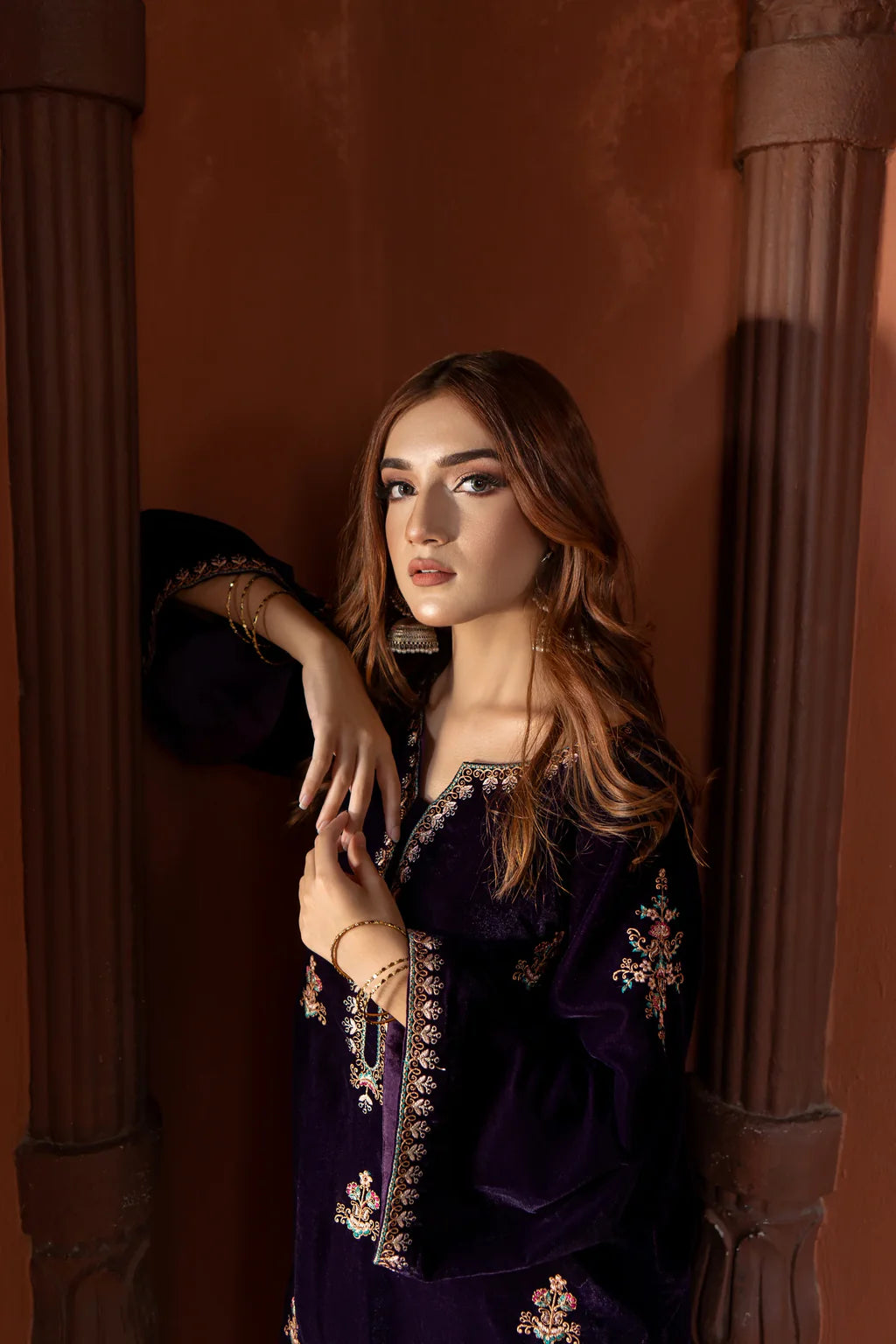 URGE - 2PC VELVET HEAVT EMBROIDERED SUIT KUN-D22