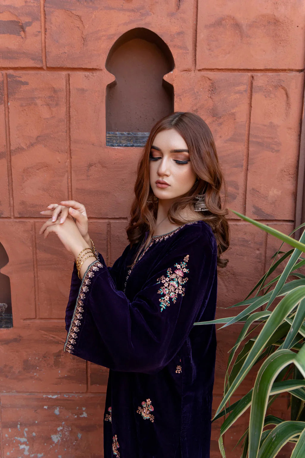 URGE - 2PC VELVET HEAVT EMBROIDERED SUIT KUN-D22