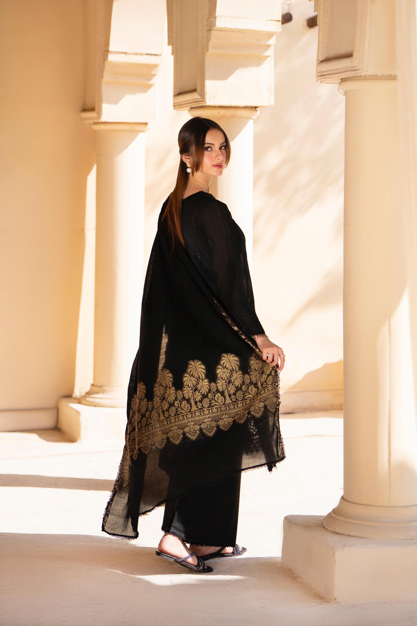 MIRAKHI-3PC LAWN CHIKENKARI EMBROIDERED SHIRT WITH LAWN JAQUARD PRINT DUPATTA -KUN-2003-B