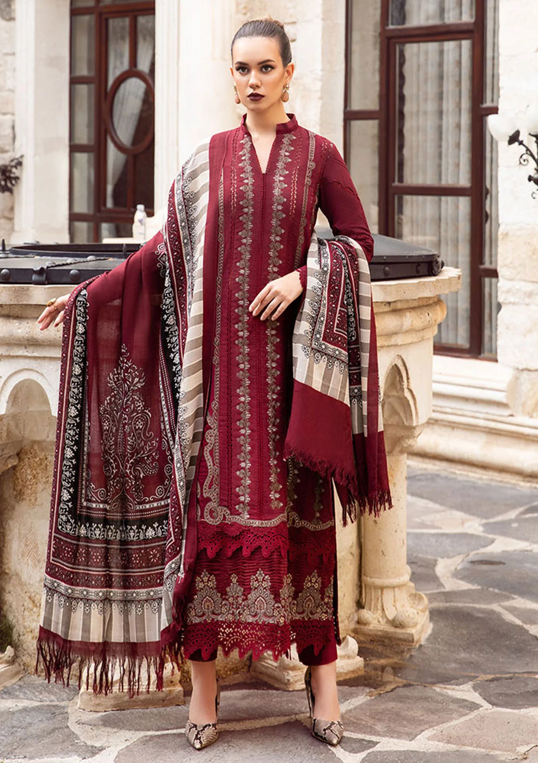 MARIA B-3PC LAWN EMBROIDERED SHIRT WITH MONARK PRINT DUPATTA AND LAWN TROUSER-KUN-3520