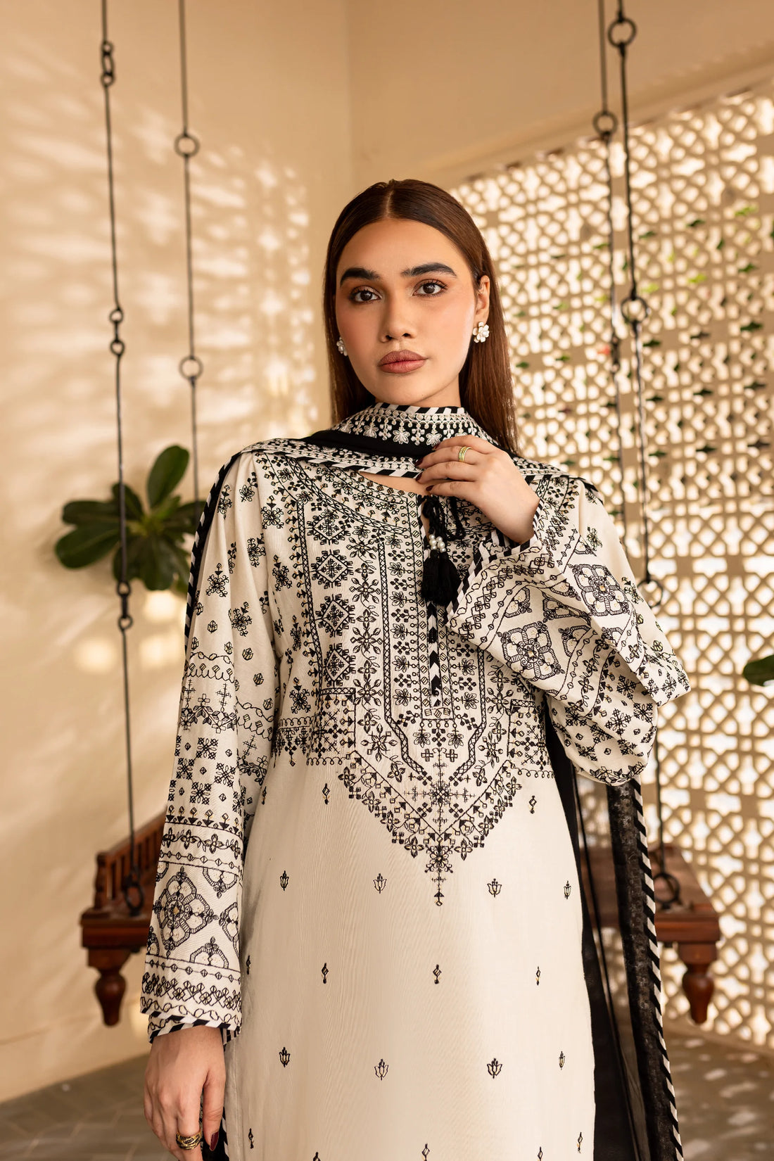 BATIK-3PC LAWN EMBROIDERED SHIRT WITH CHIFFON EMBROIDERED DUPATTA AND TROUSER-KUN-3689