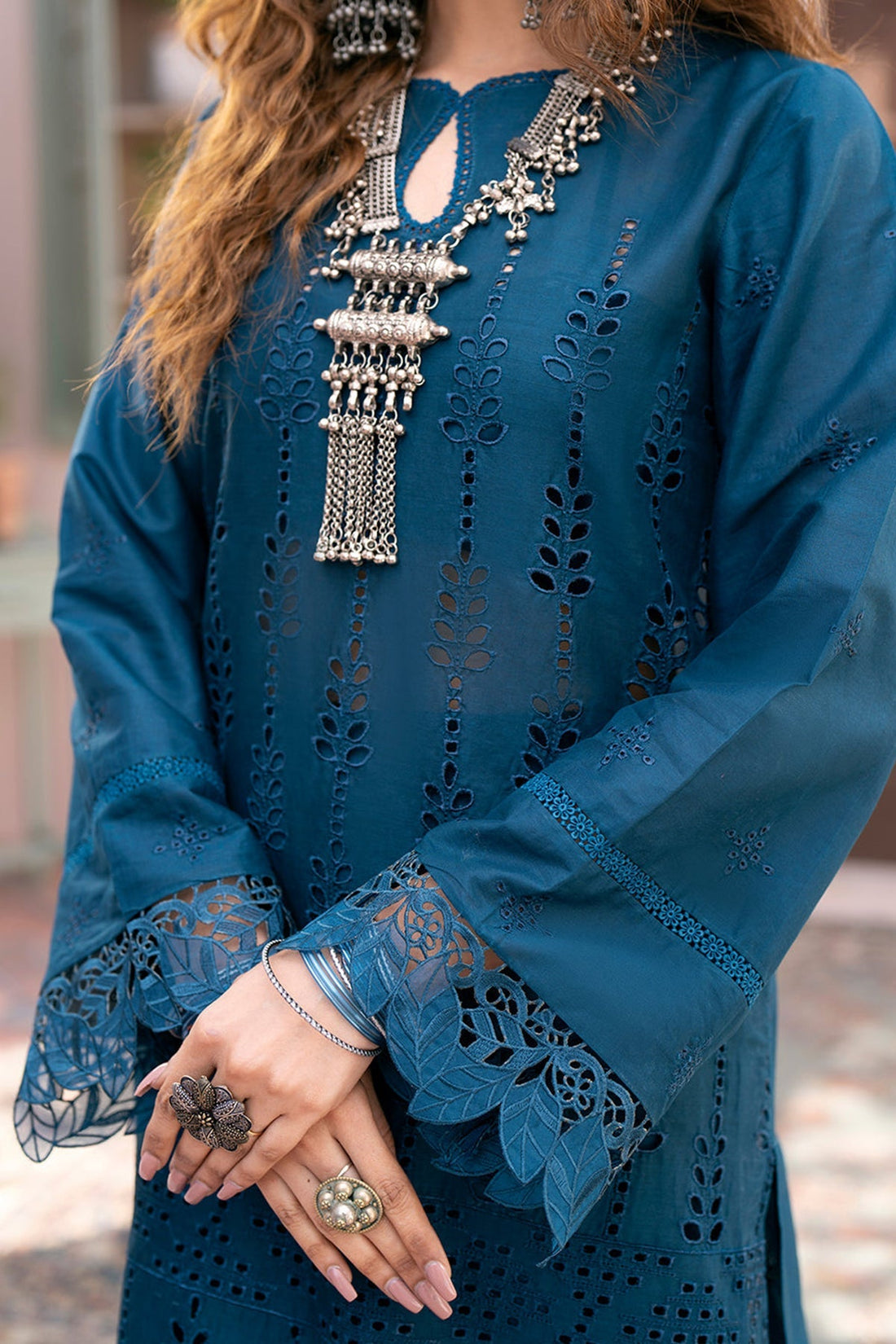 QALAMKAR - 3PC LAWN CHIKANKAARI EMBROIDERED SHIRT WITH PRINTED DUPATTA AND TROUSER-KUN-4027