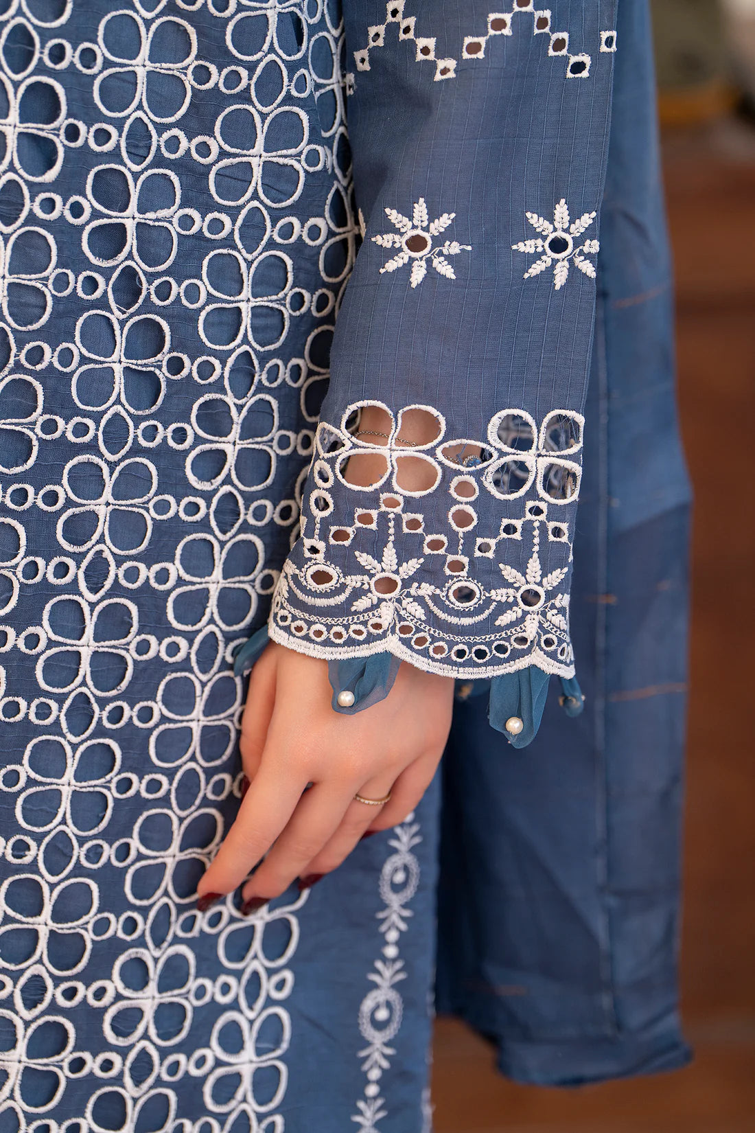 MIRAKHI-3PC LAWN CHIKENKARI EMBROIDERED SHIRT WITH LAWN TUBE SLUB DUPATTA-KUN-SKY