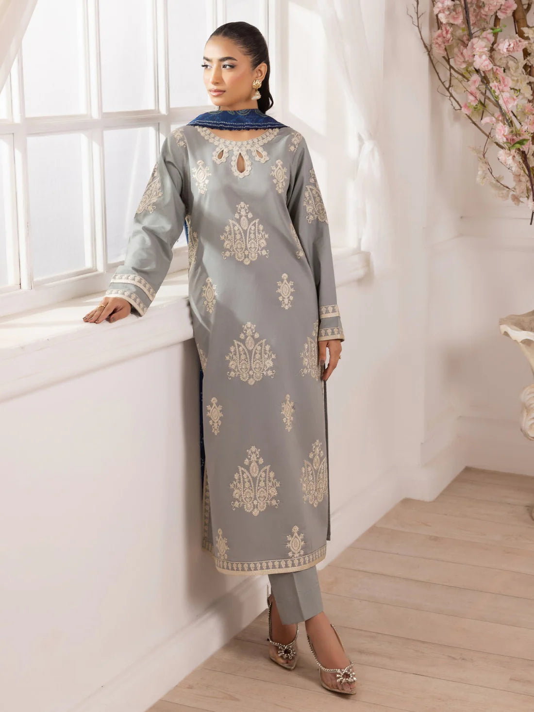 MOHAGNI-3PC LAWN EMBROIDERED SUIT-KUN-3741