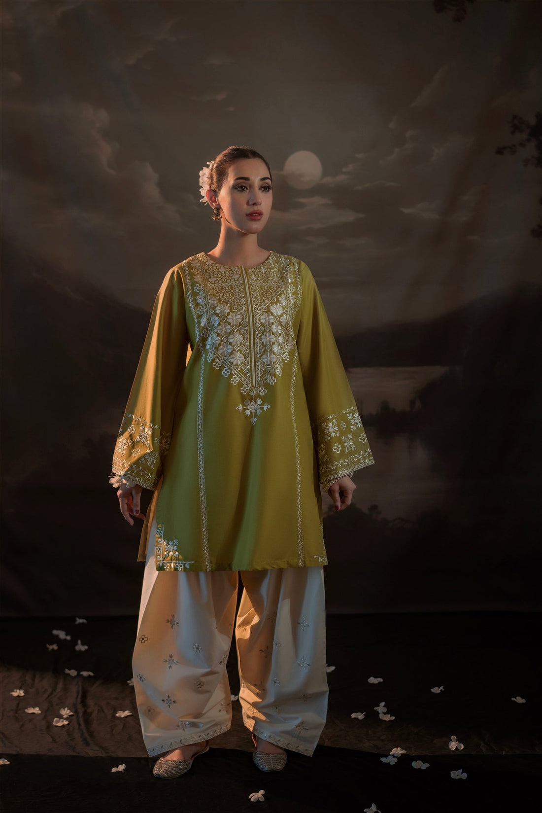 URGE-2PC LAWN EMBROIDERED SUIT KUN-113