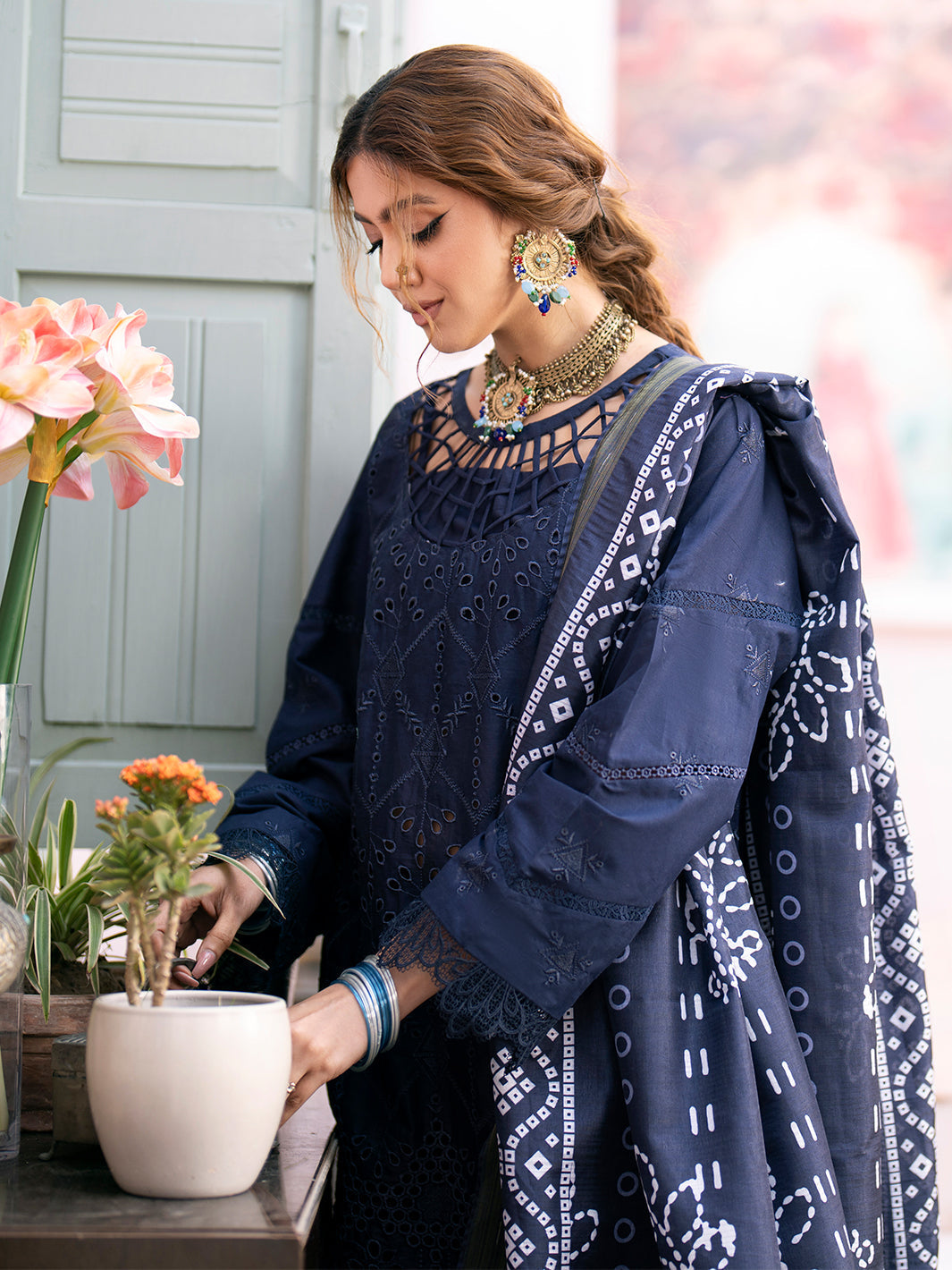 MAHNUR-3PC CHIKENKARI LAWN EMBROIDERED WITH DAIMOND PRINT DUPATTA- KUN-4026