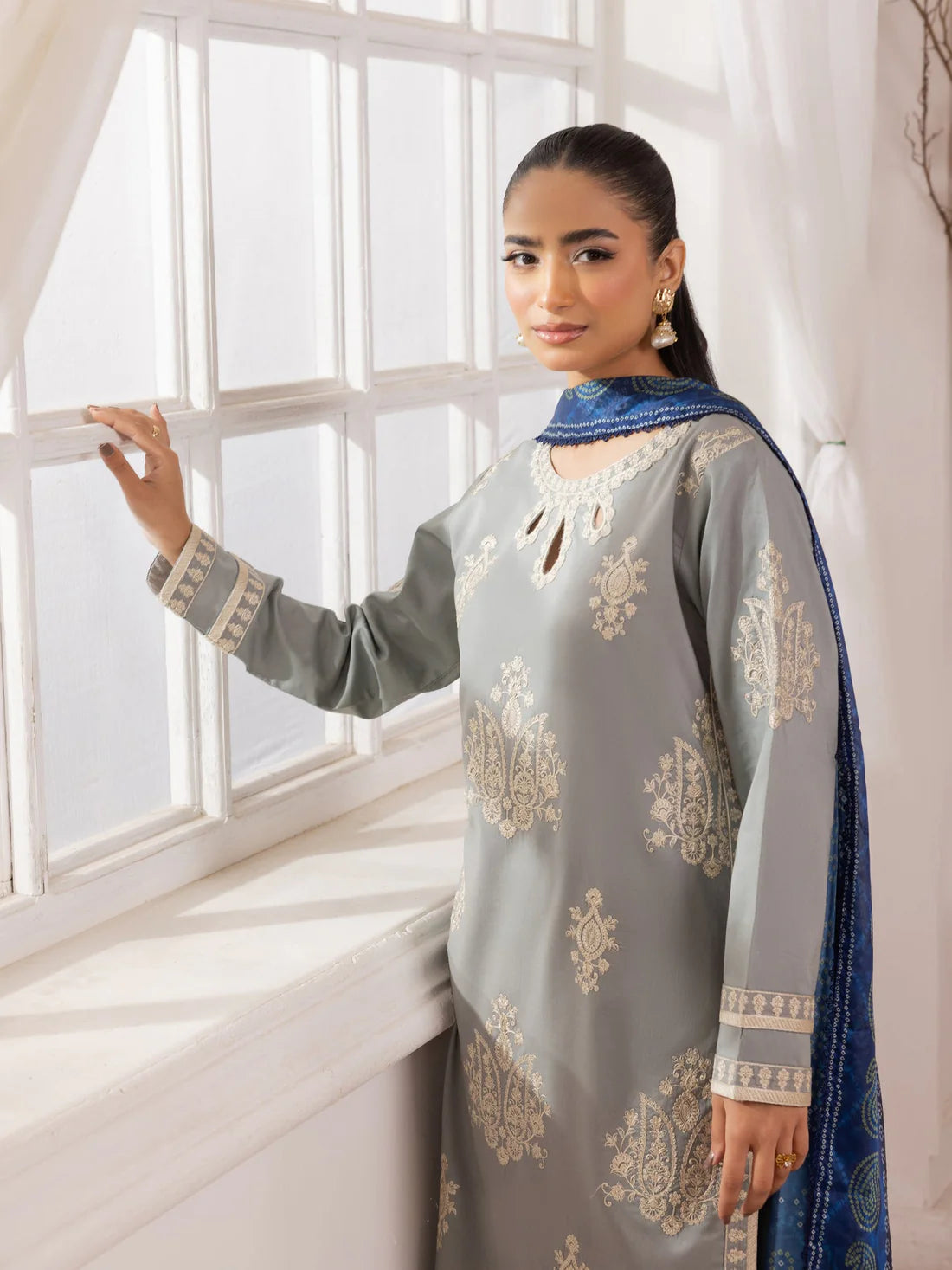MOHAGNI-3PC LAWN EMBROIDERED SUIT-KUN-3741