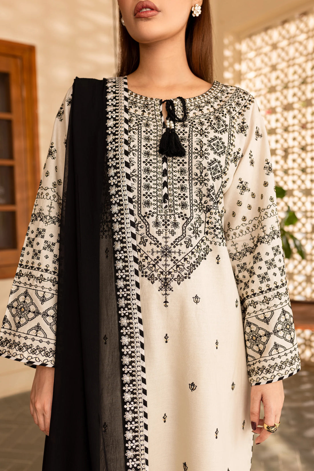 BATIK-3PC LAWN EMBROIDERED SHIRT WITH CHIFFON EMBROIDERED DUPATTA AND TROUSER-KUN-3689