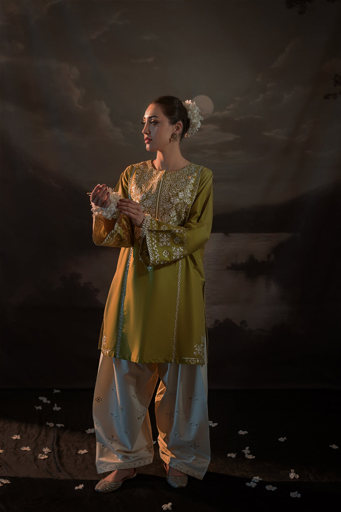 URGE-2PC LAWN EMBROIDERED SUIT KUN-113