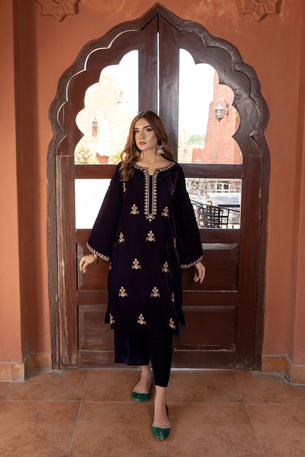 URGE - 2PC VELVET HEAVT EMBROIDERED SUIT KUN-D22