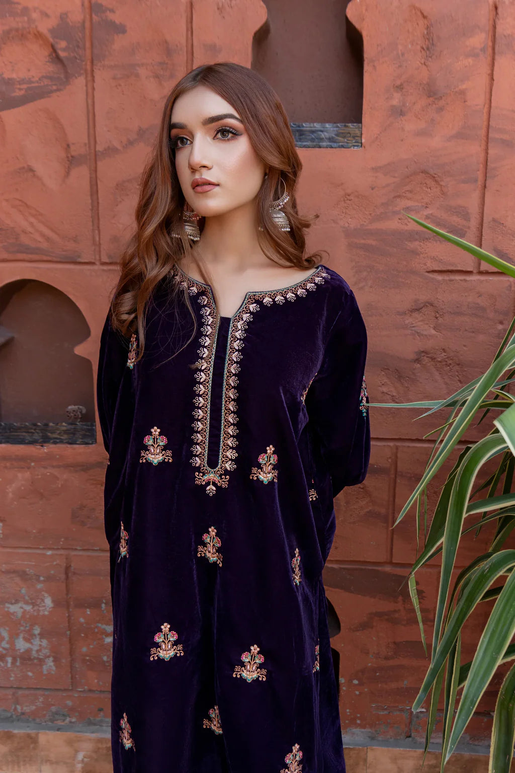 URGE - 2PC VELVET HEAVT EMBROIDERED SUIT KUN-D22