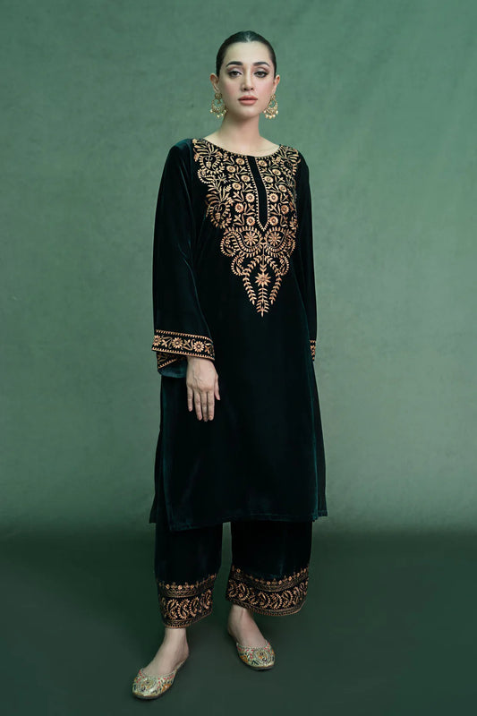 URGE - 2PC Velvet Heavy Embroidered SUIT KUN-D11
